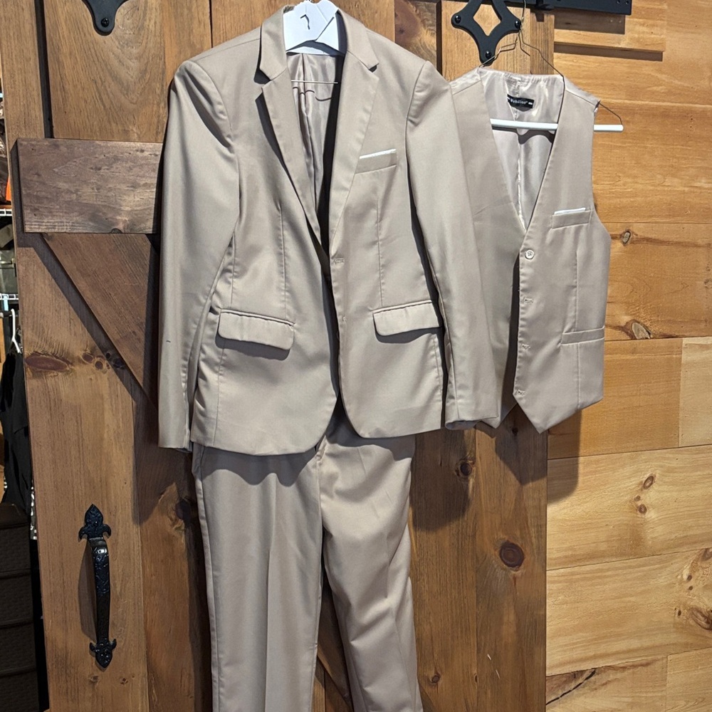 Classic Men's 3-Piece Suit in Light Beige - Tailored Look